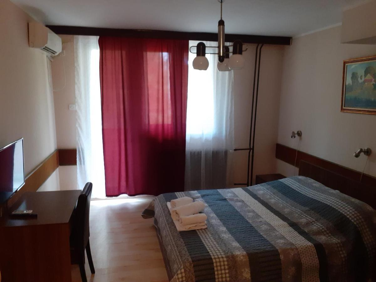 Restoran Sa Prenocistem Zitiste Hotel Exterior foto
